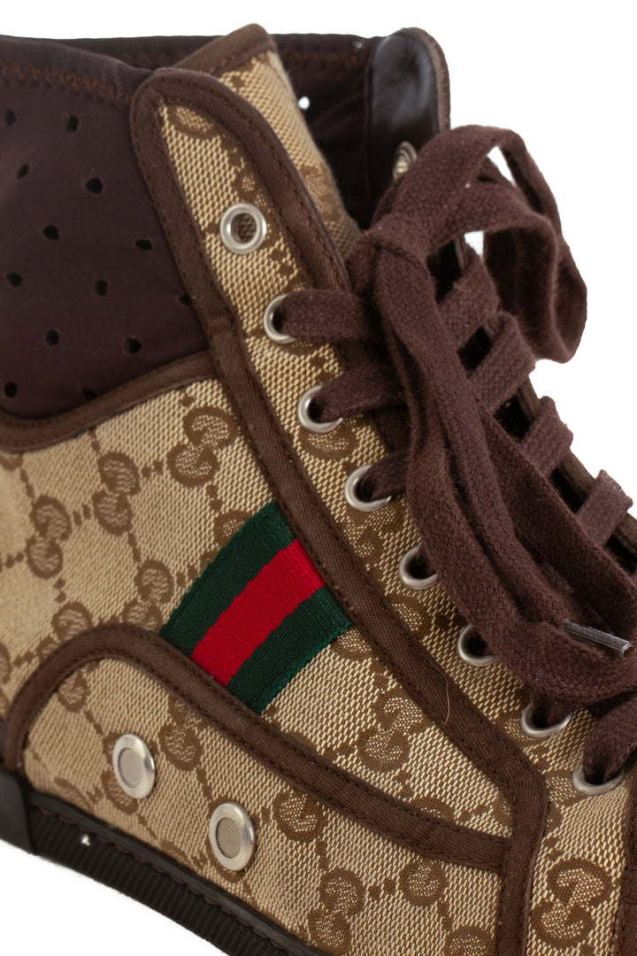 Detalle del interior del tenis
