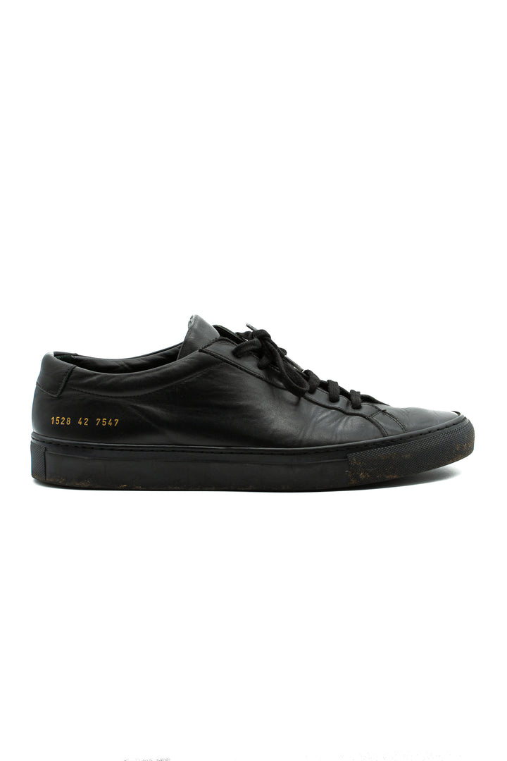 Zapato comon projects negro, vista frontal – ClosetRehab