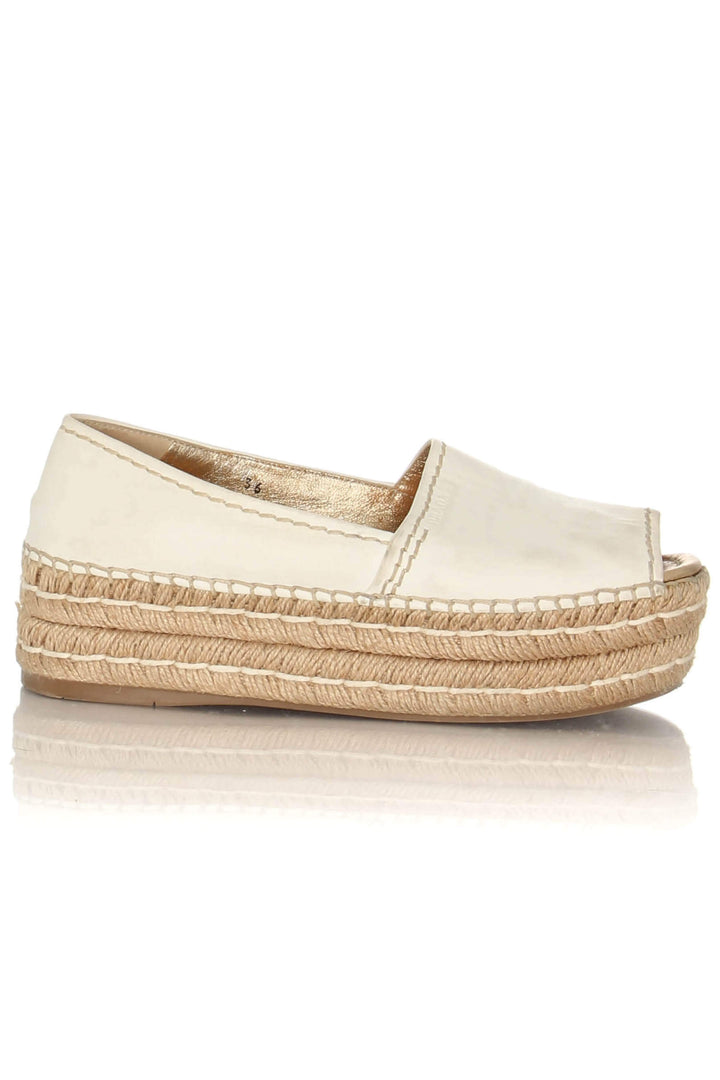 Zapato Prada blanco, vista frontal – ClosetRehab