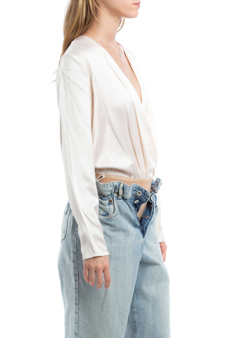 Body Cushnie de seda marfil con escote cruzado, vista lateral