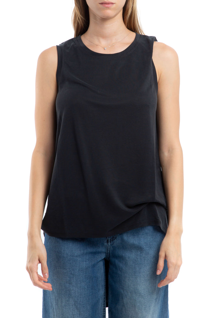 Blusa BCBGMAXAZRIA negra sin mangas, vista frontal