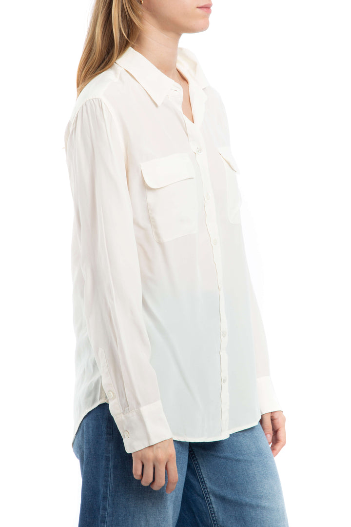 Blusa Equipment de seda marfil de manga larga con bolsillos, vista lateral