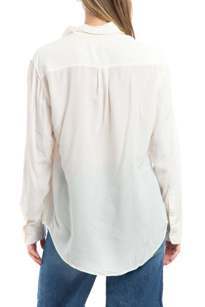 Blusa Equipment de seda marfil de manga larga con bolsillos, vista posterior