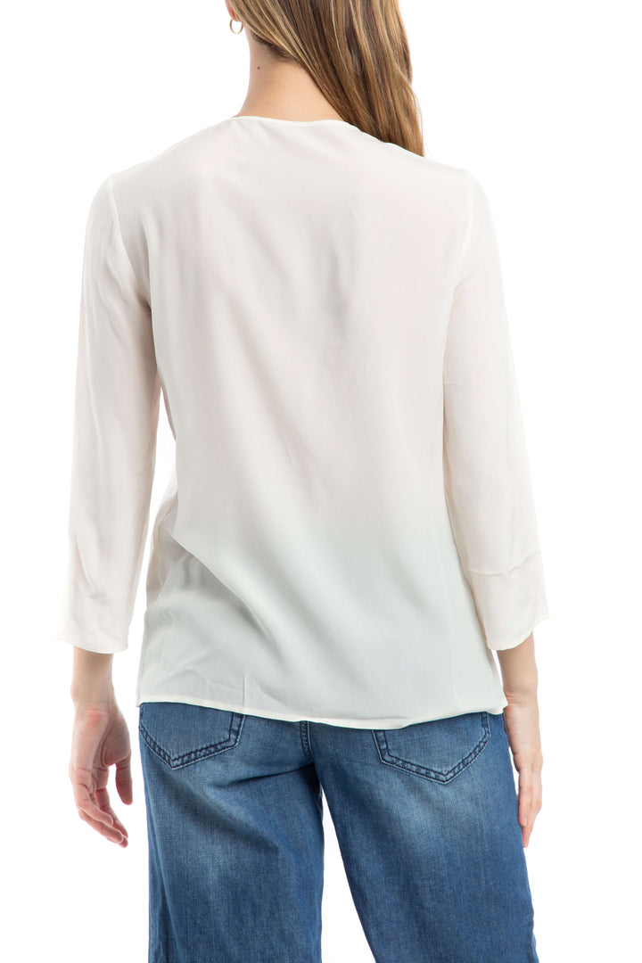 Blusa Salvatore Ferragamo de seda marfil, vista posterior