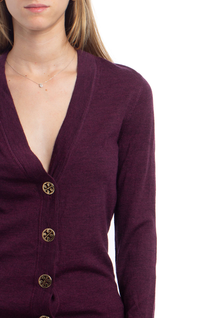 Cárdigan Tory Burch morado, detalle del escote en V y botones | ClosetRehab