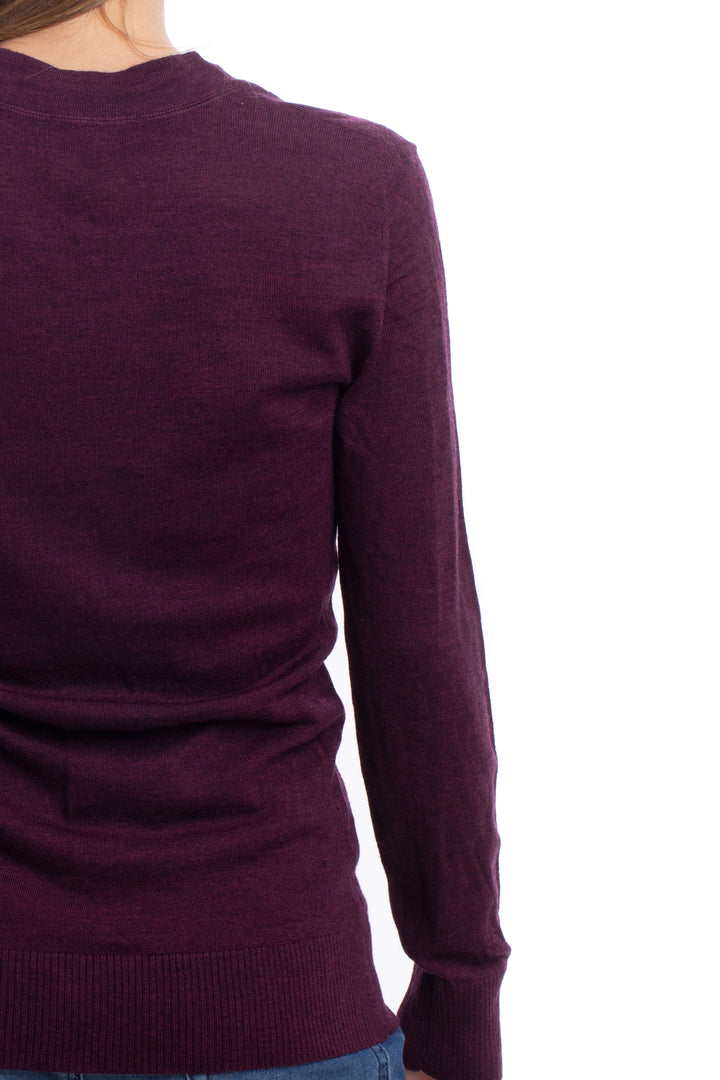 Cárdigan Tory Burch morado, detalle del hombro y manga | ClosetRehab
