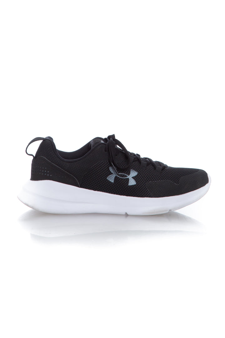 Zapato Under Armour negro, vista frontal – ClosetRehab