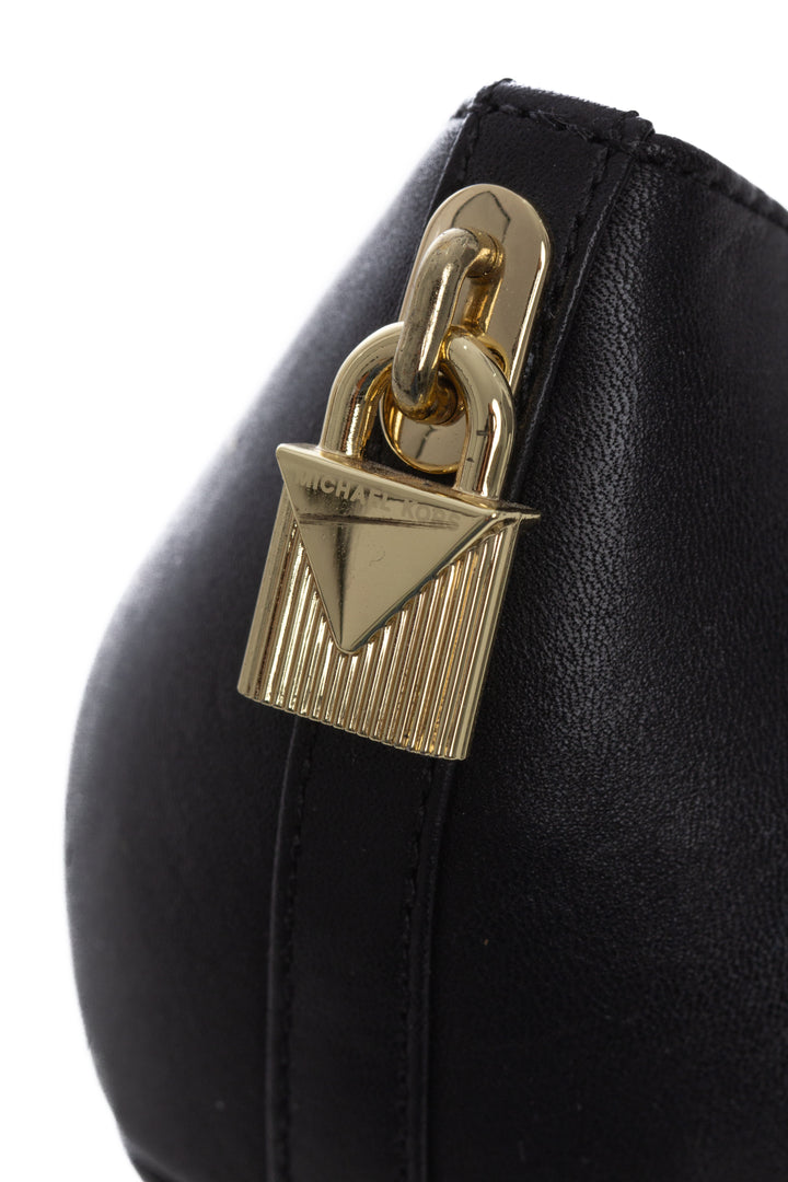 Pumps Michael Kors negro talla 9.5 USA, detalle de herraje | ClosetRehab