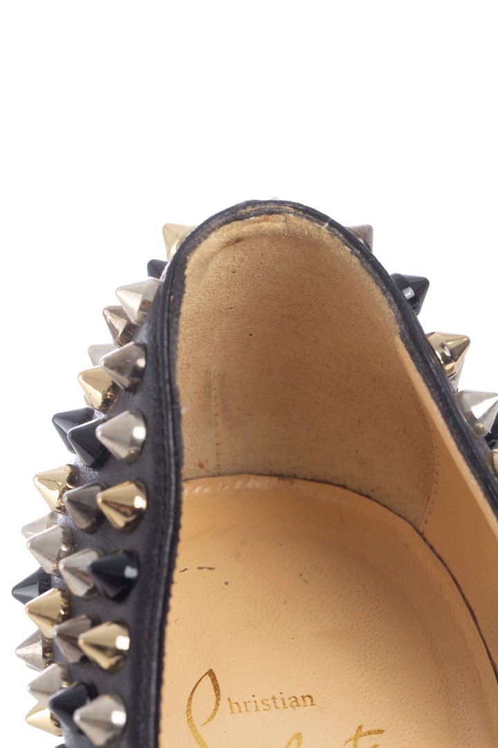 Pumps Christian Louboutin negro talla 6 USA, detalle de estoperoles | ClosetRehab