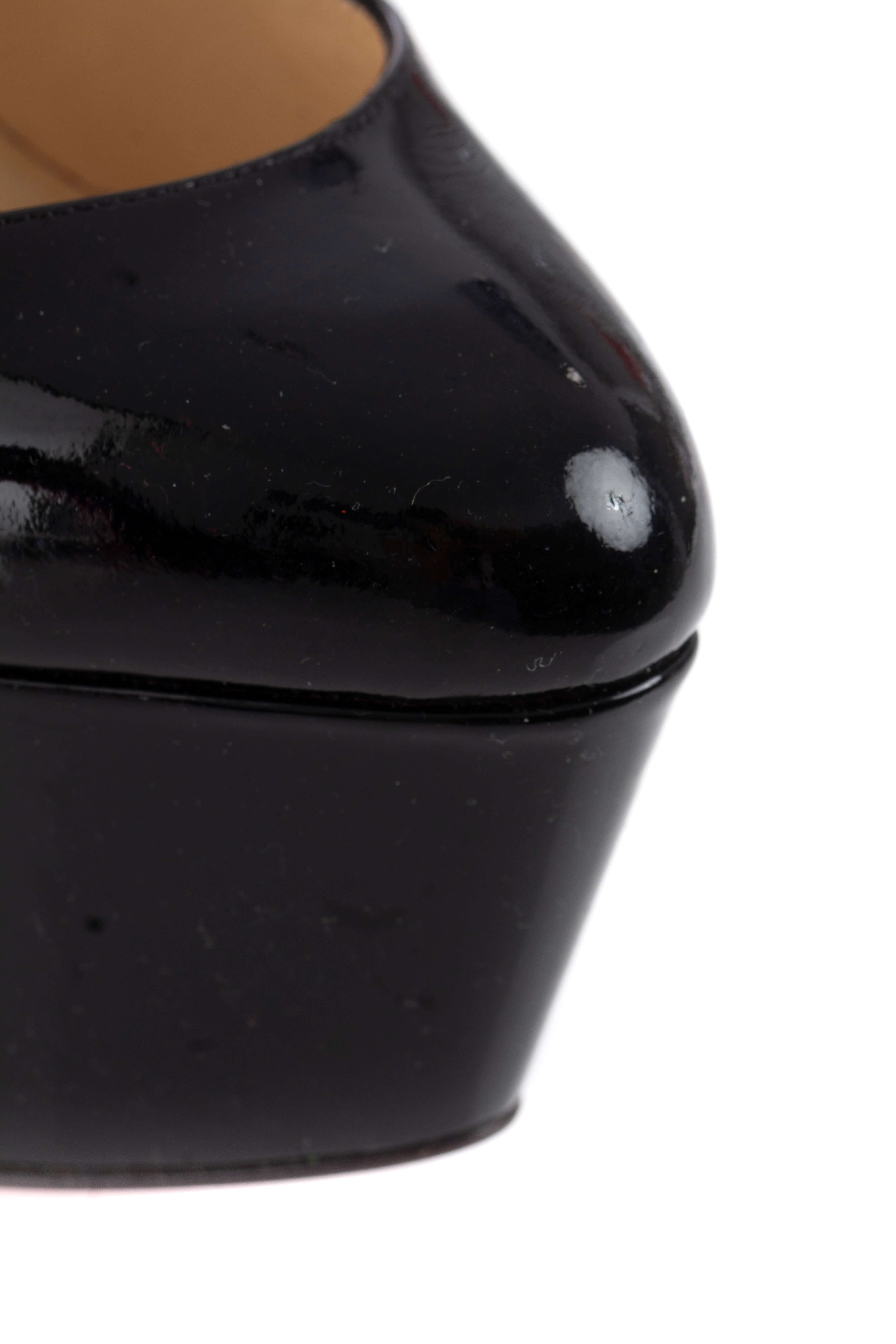 Christian Louboutin, Talla 6