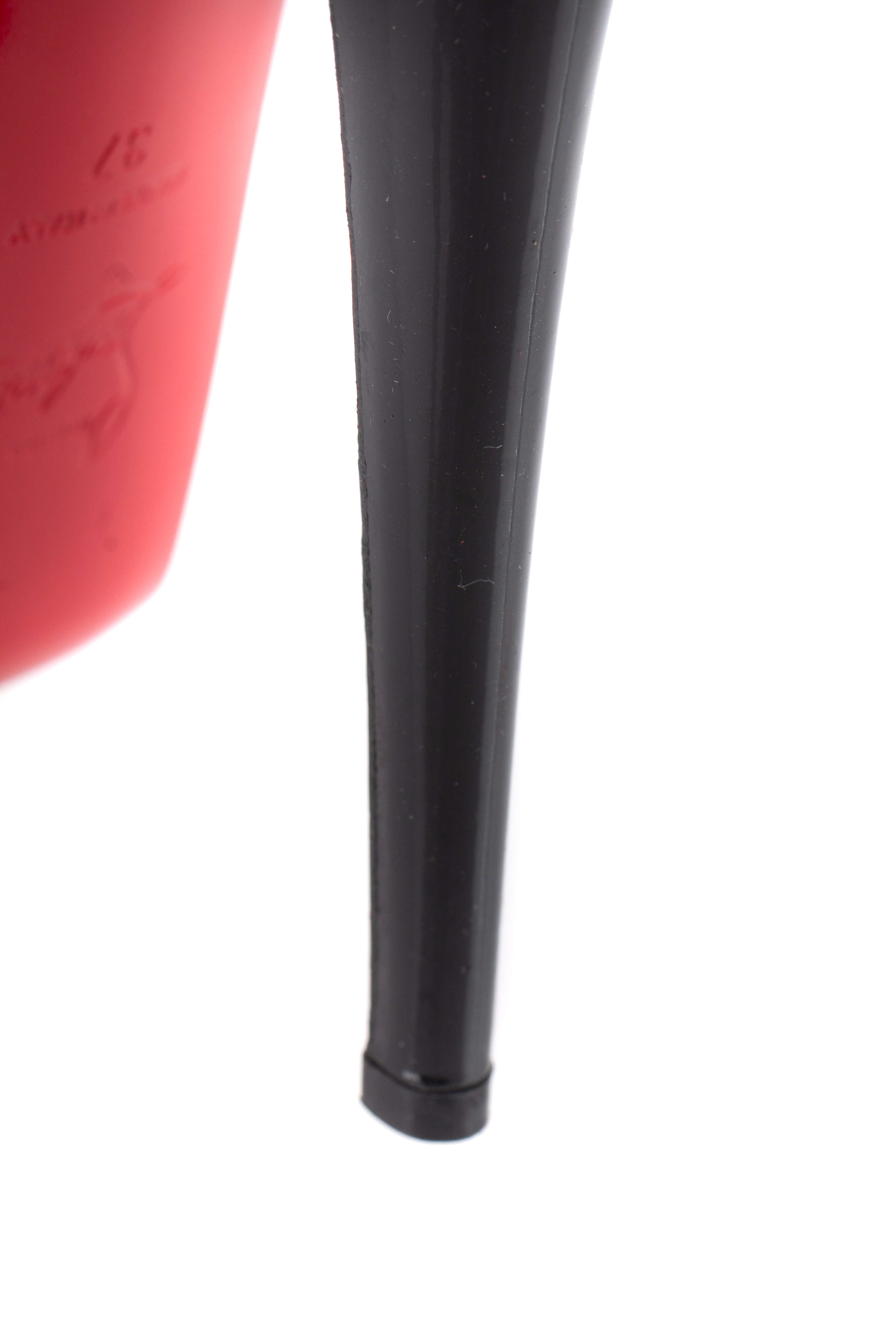 Christian Louboutin, Talla 6