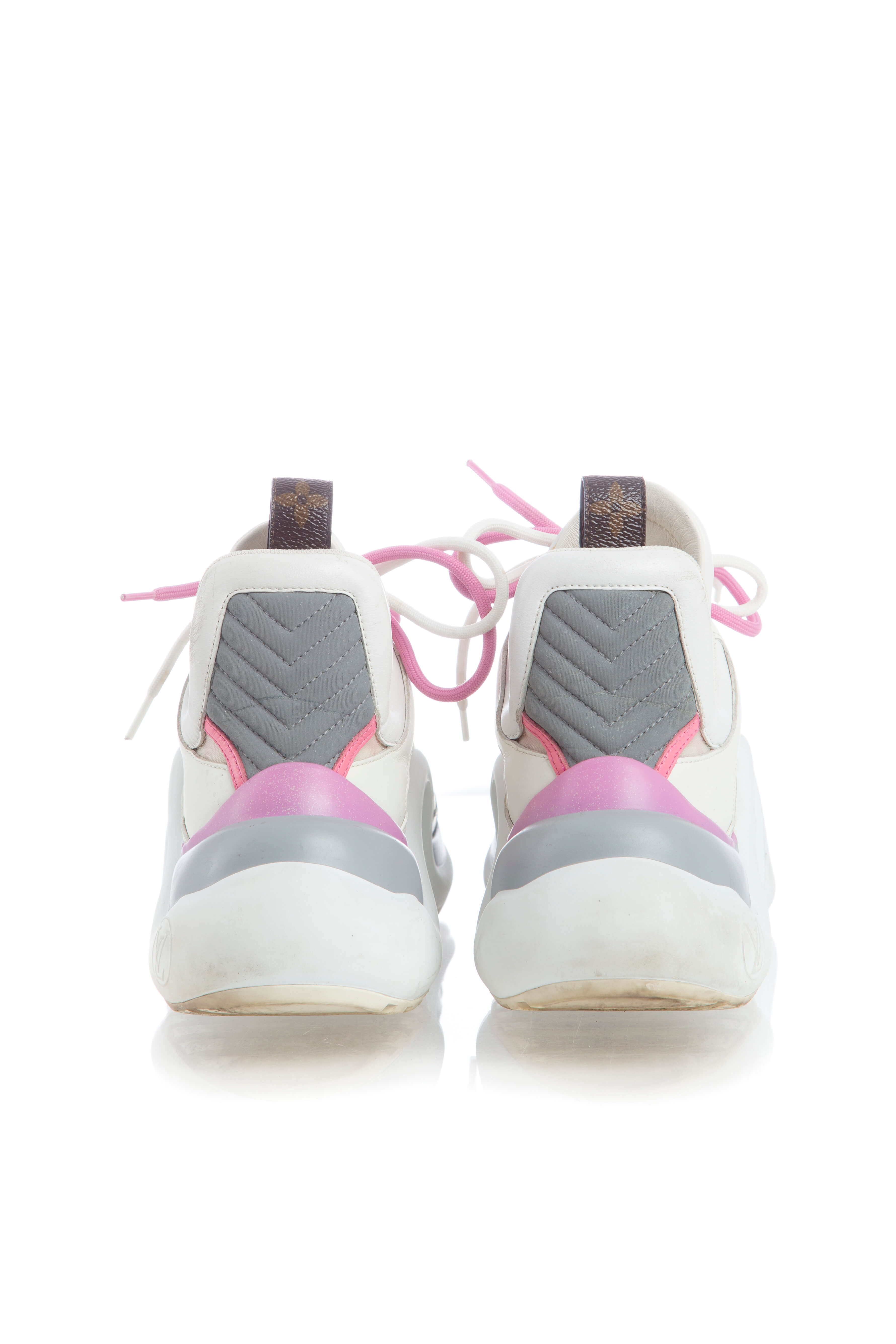 Louis Vuitton, Talla 6