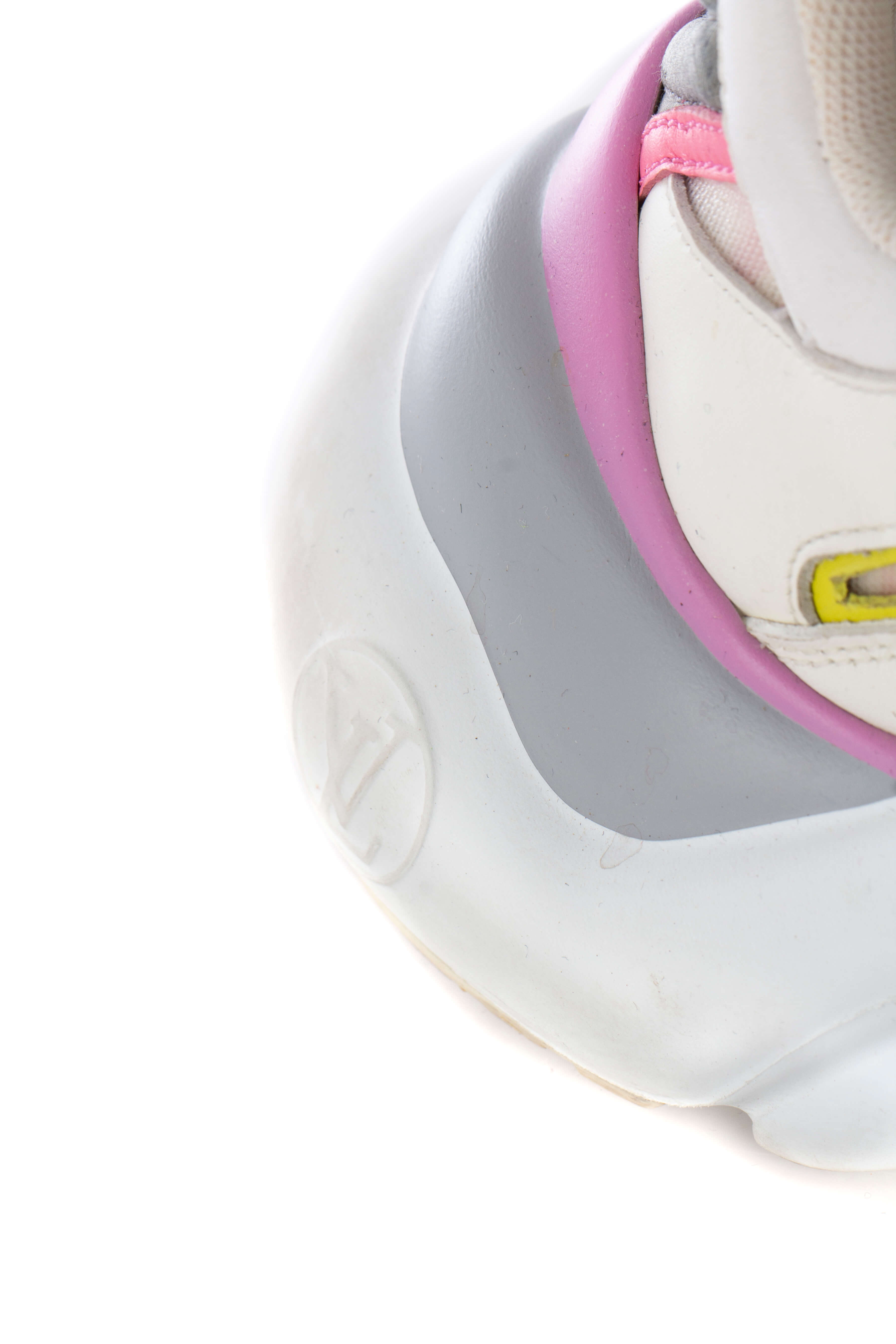 Louis Vuitton, Talla 6