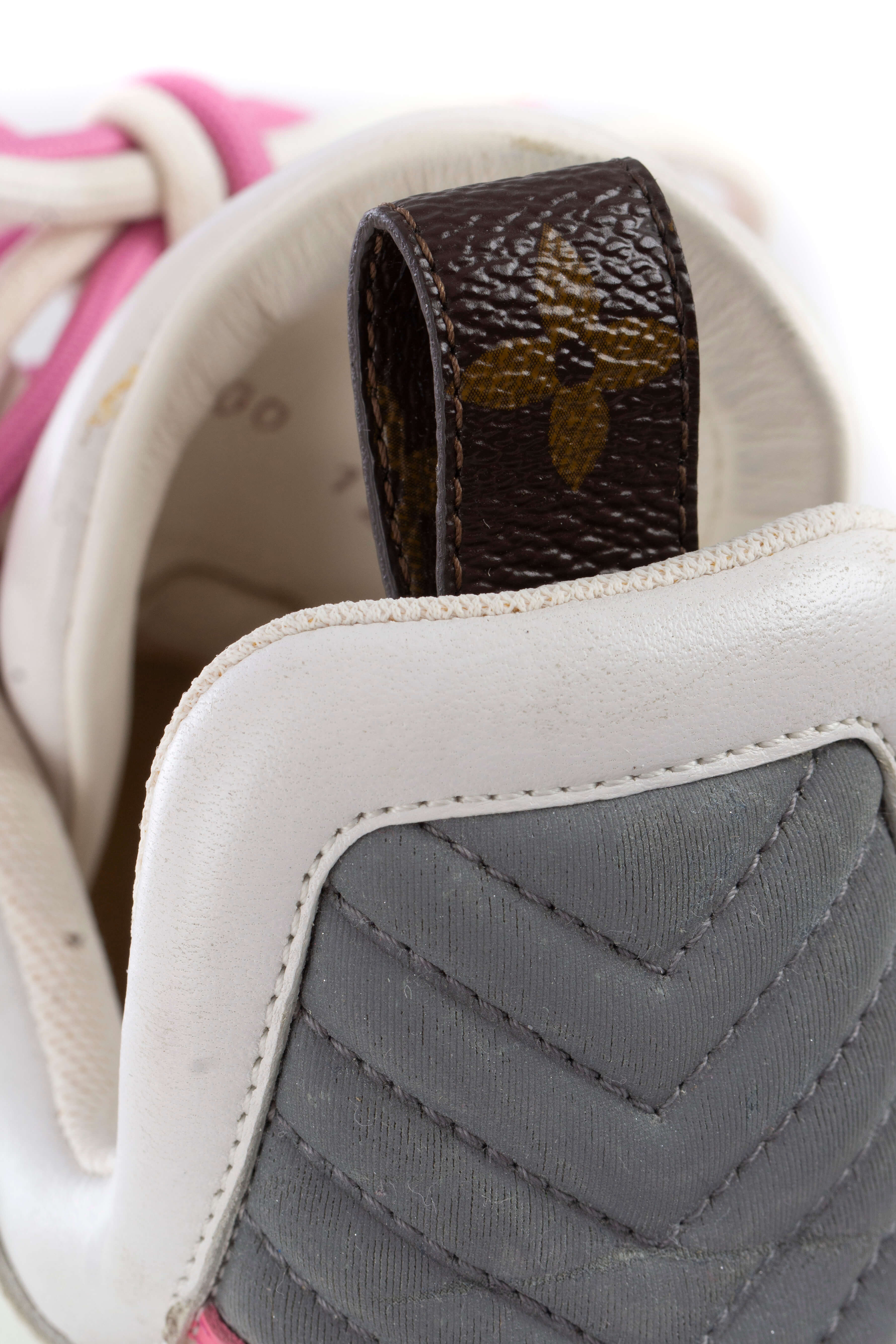 Louis Vuitton, Talla 6