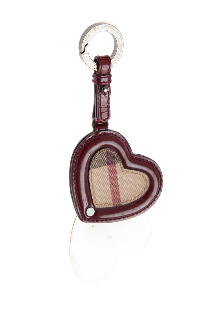 Accesorio Burberry rojo, vista posterior – ClosetRehab