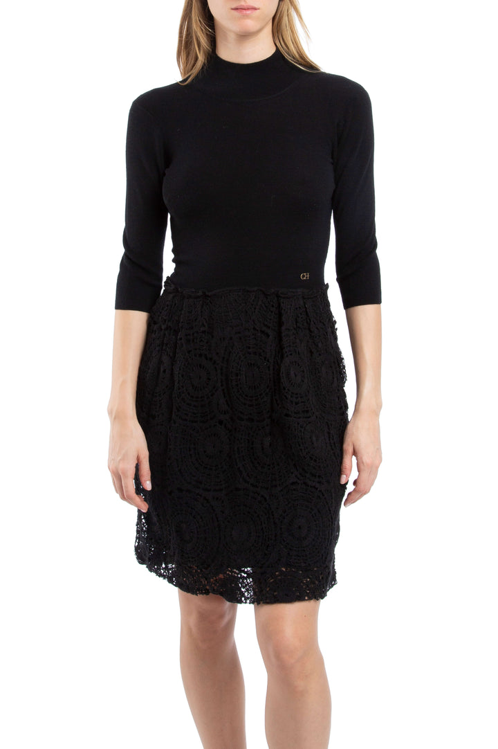 Vestido negro Carolina Herrera con manga 3/4 y falda brocada, vista frontal – ClosetRehab
