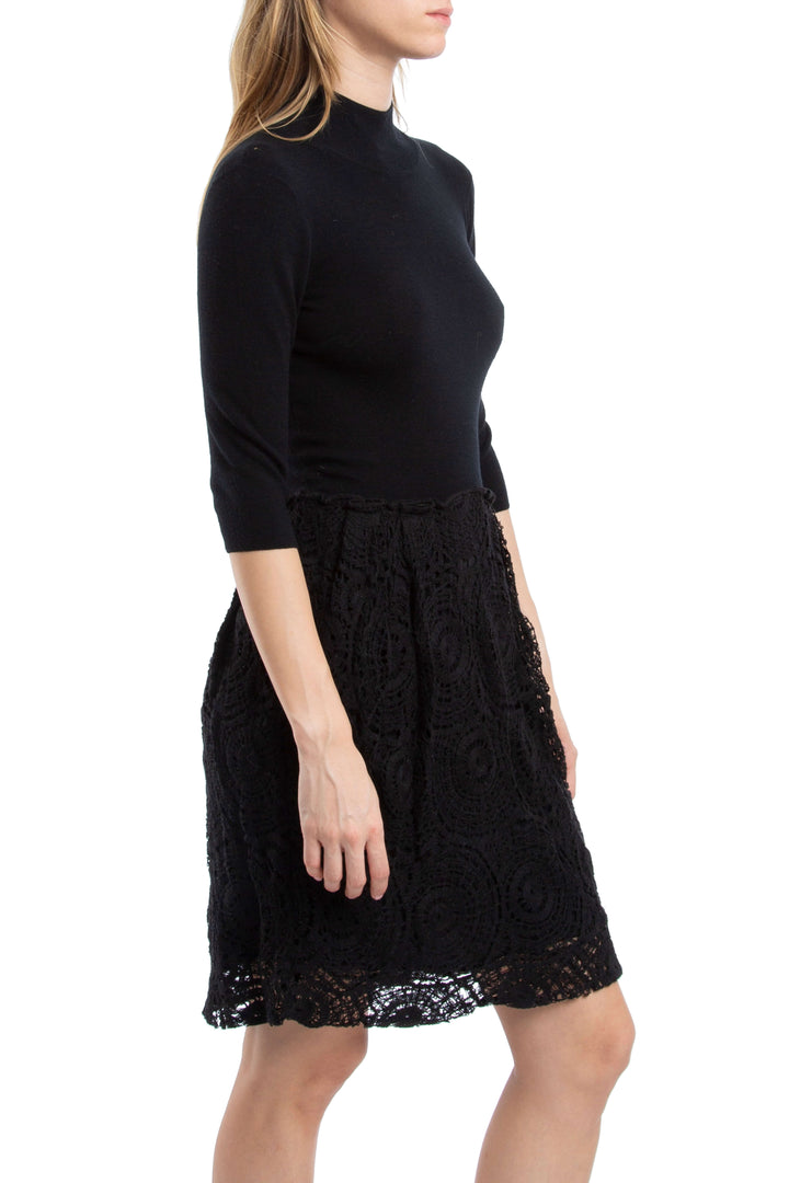Vestido negro Carolina Herrera con manga 3/4 y falda brocada, vista posterior – ClosetRehab
