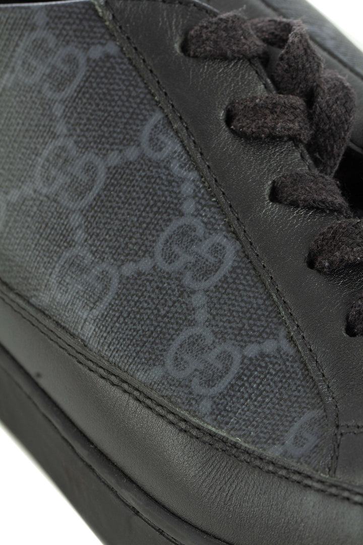 Tenis Gucci negro GG Supreme, interior del tenis
