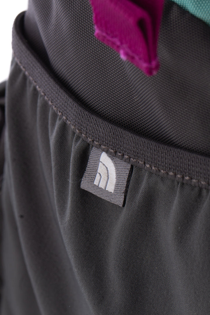 Mochila The North Face azul y gris, detalle 7 – ClosetRehab