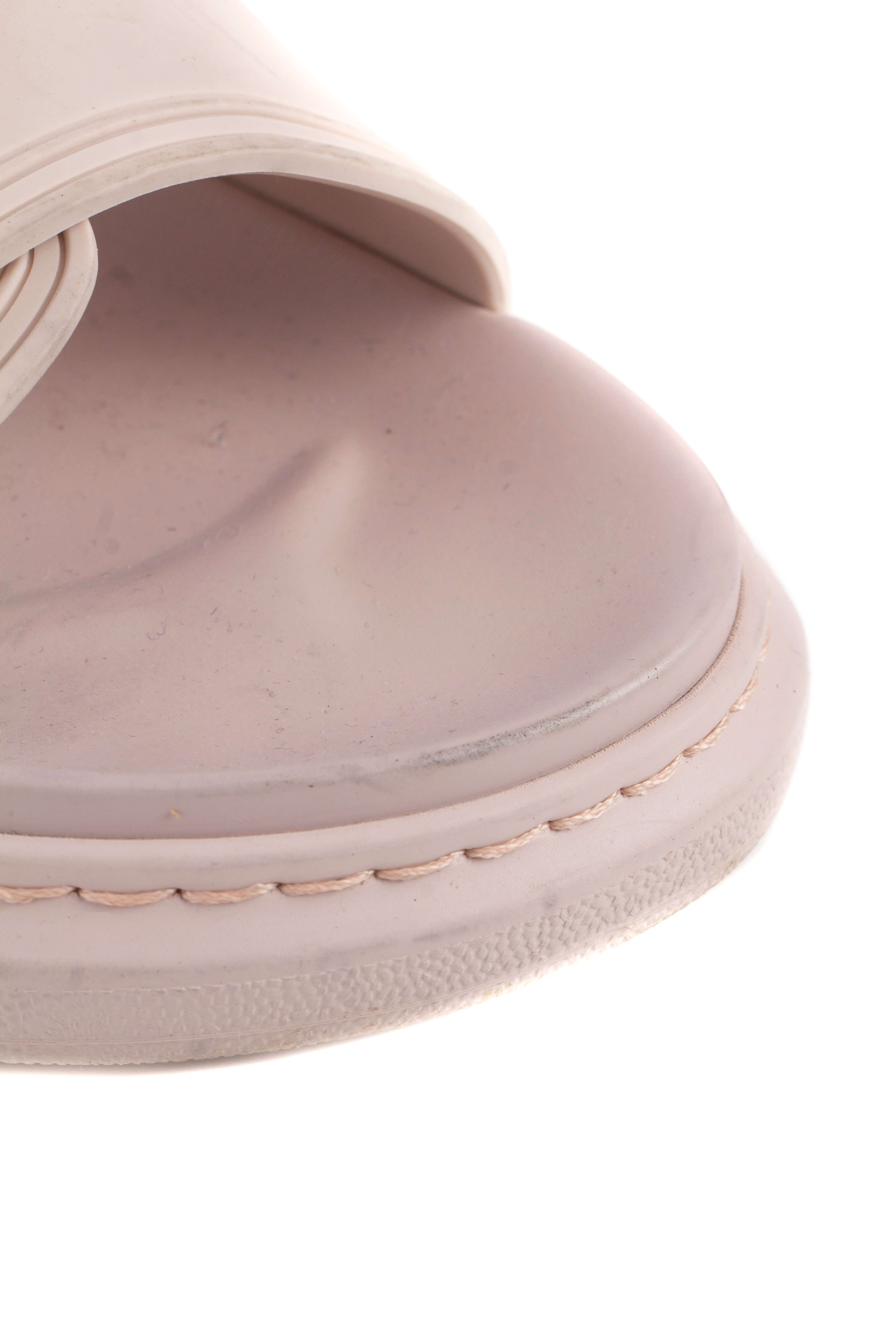 Alexander McQueen, Talla 9.5