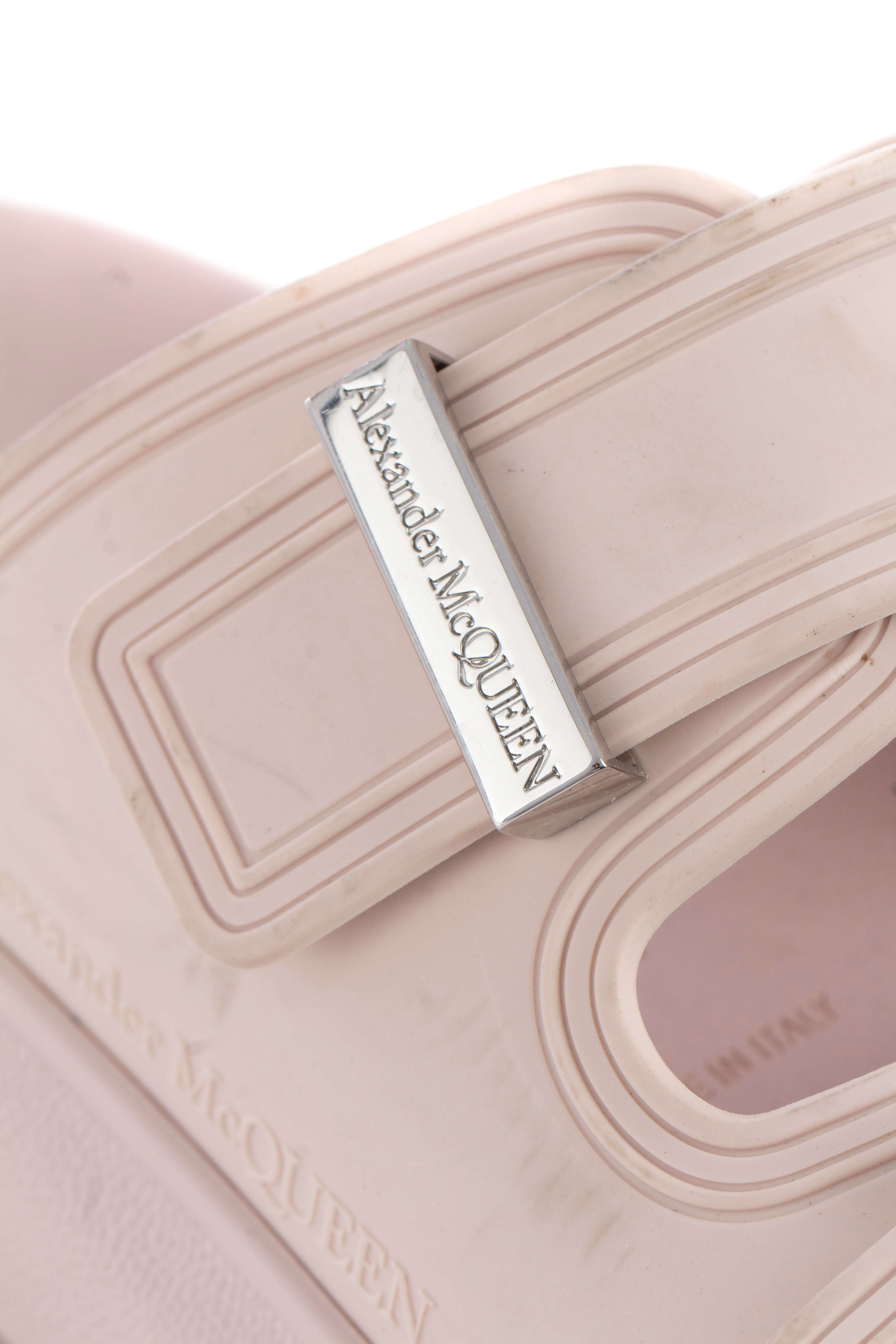 Alexander McQueen, Talla 9.5