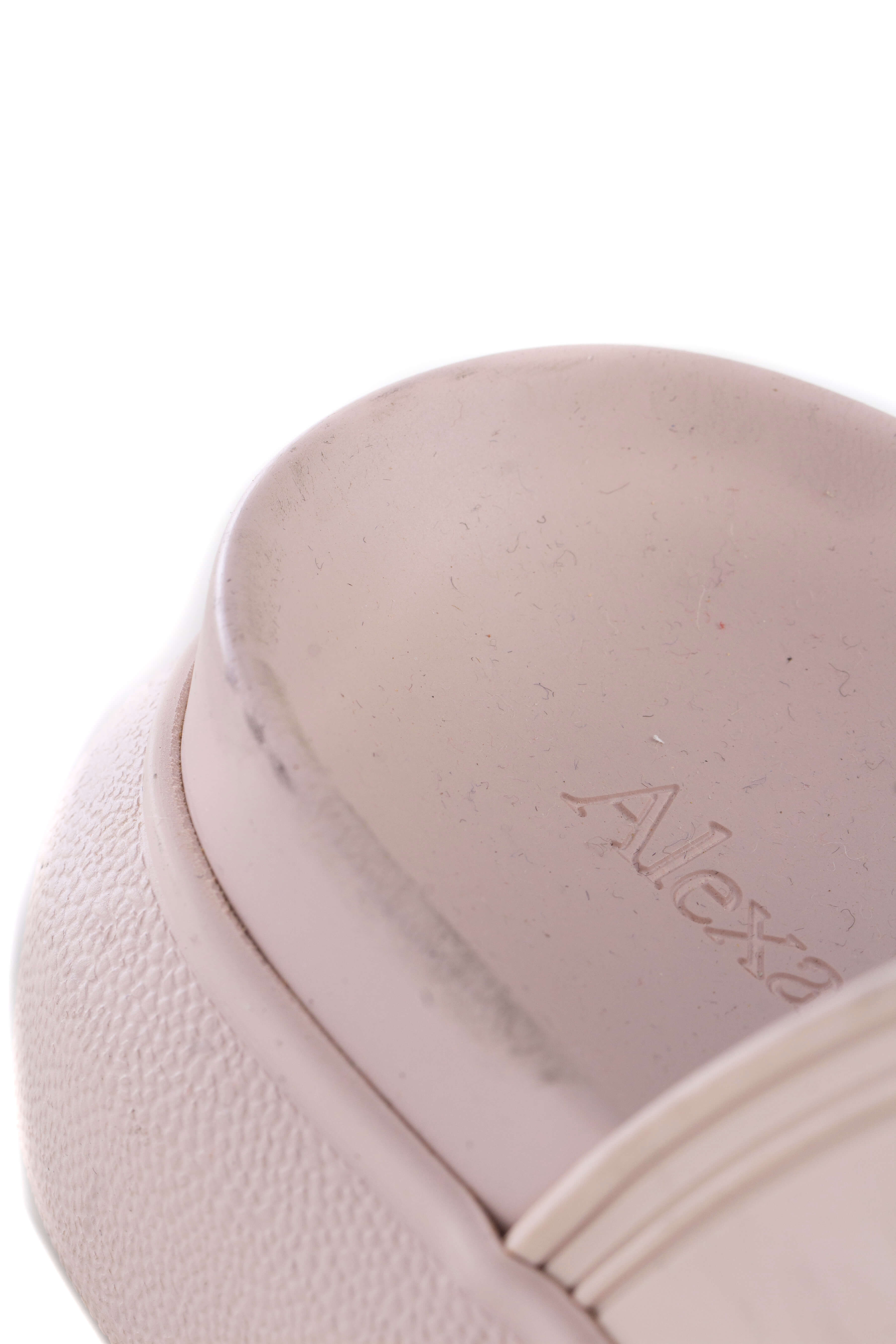 Alexander McQueen, Talla 9.5