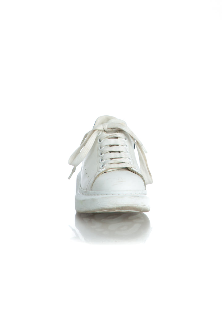 Tenis Alexander McQueen blanco talla 8 USA, vista lateral | ClosetRehab