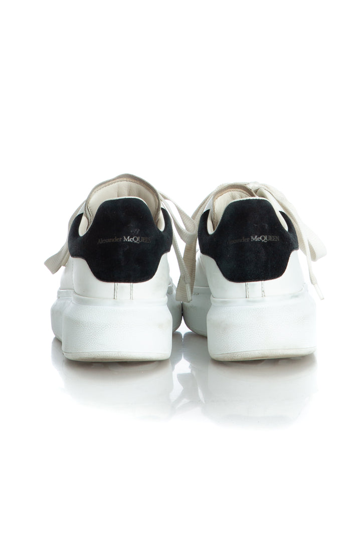 Tenis Alexander McQueen blanco talla 8 USA, par completo | ClosetRehab