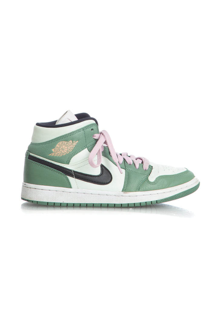 Zapato Nike verde, vista frontal – ClosetRehab