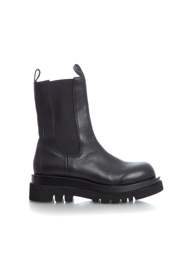 Bota Jeffrey Campbell negro, vista frontal – ClosetRehab