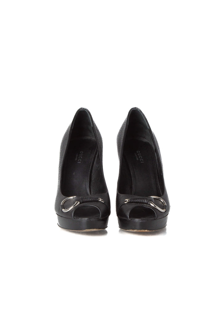 Pumps Gucci negro talla 7.5 USA, par completo, detalle de producto | ClosetRehab