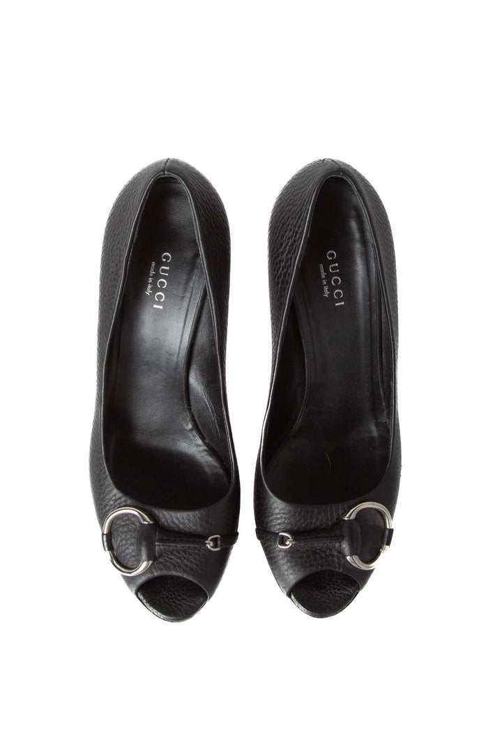 Pumps Gucci negro talla 7.5 USA, detalle de plataforma preloved | ClosetRehab