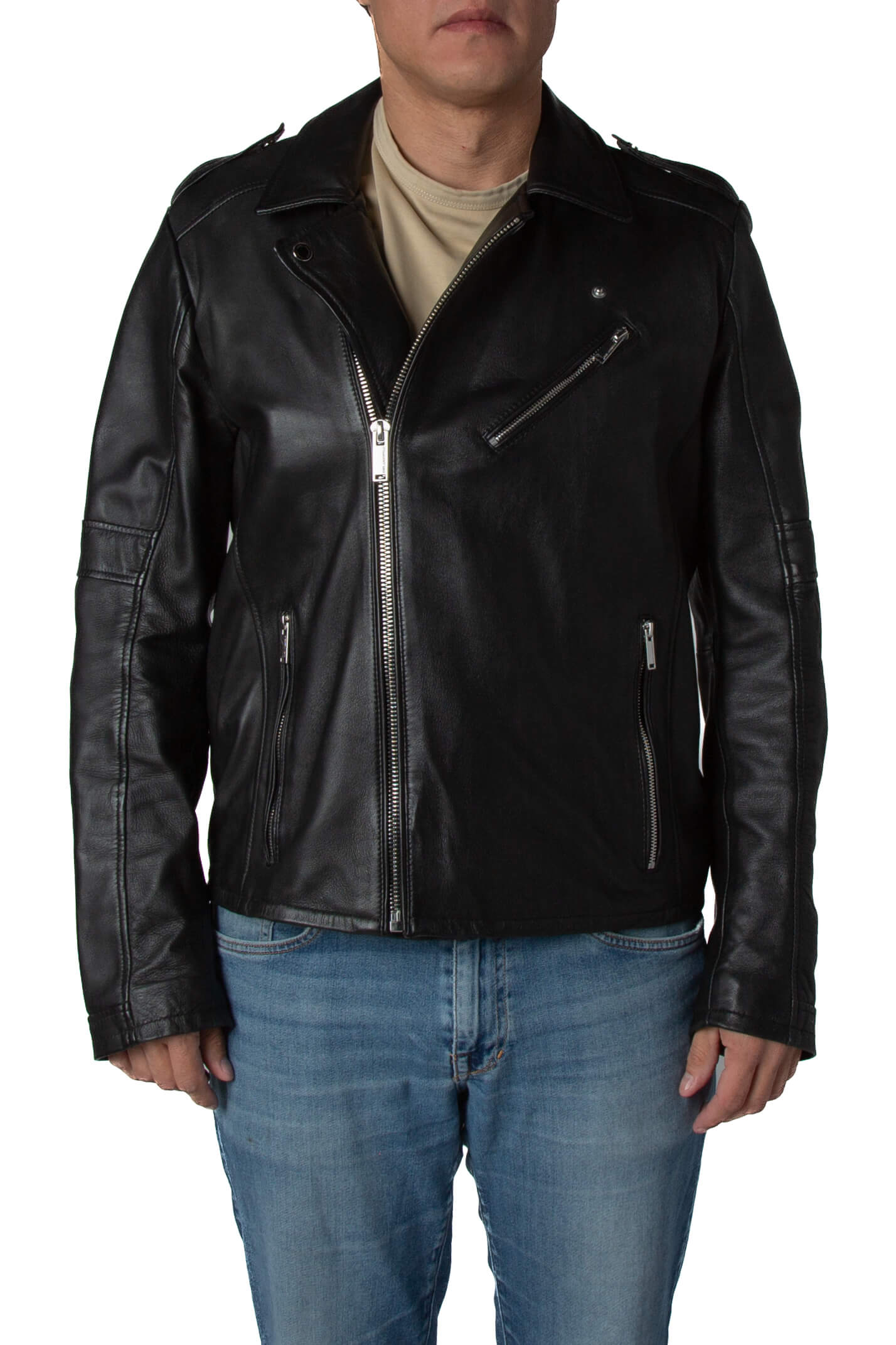 Karl Lagerfeld, Talla L