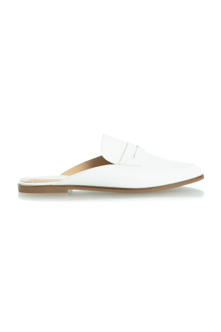 Zapato Michael Kors blanco, vista frontal – ClosetRehab