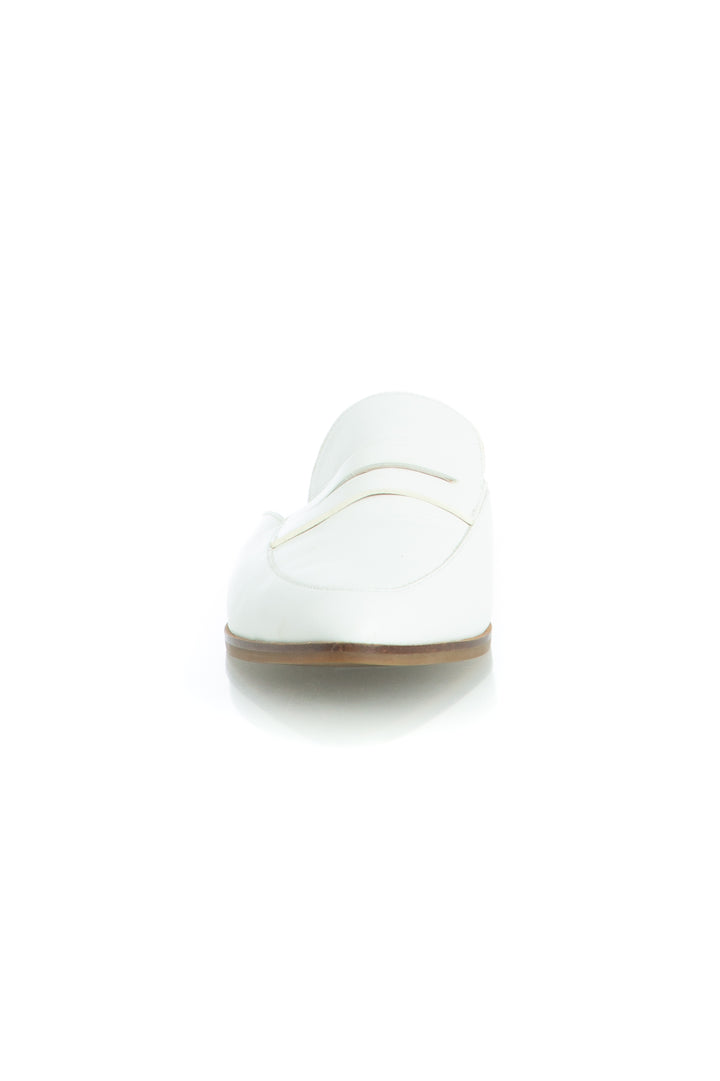 Zapato Michael Kors blanco, vista posterior – ClosetRehab