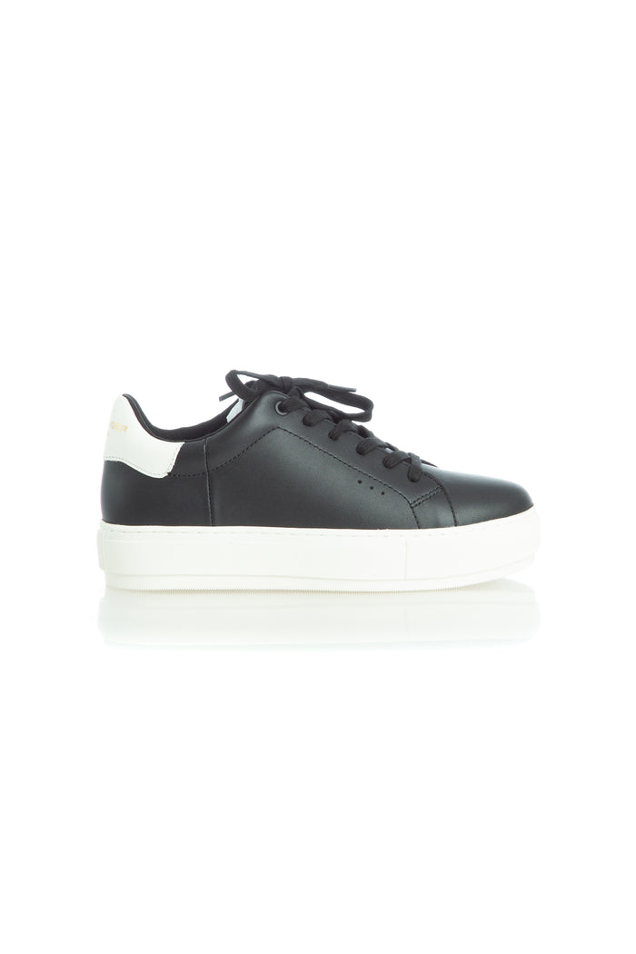 Kurt Geiger, Talla 8