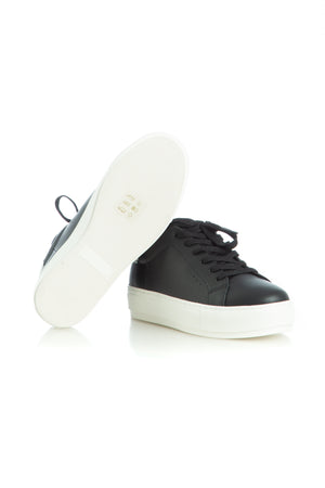 Kurt Geiger, Talla 8