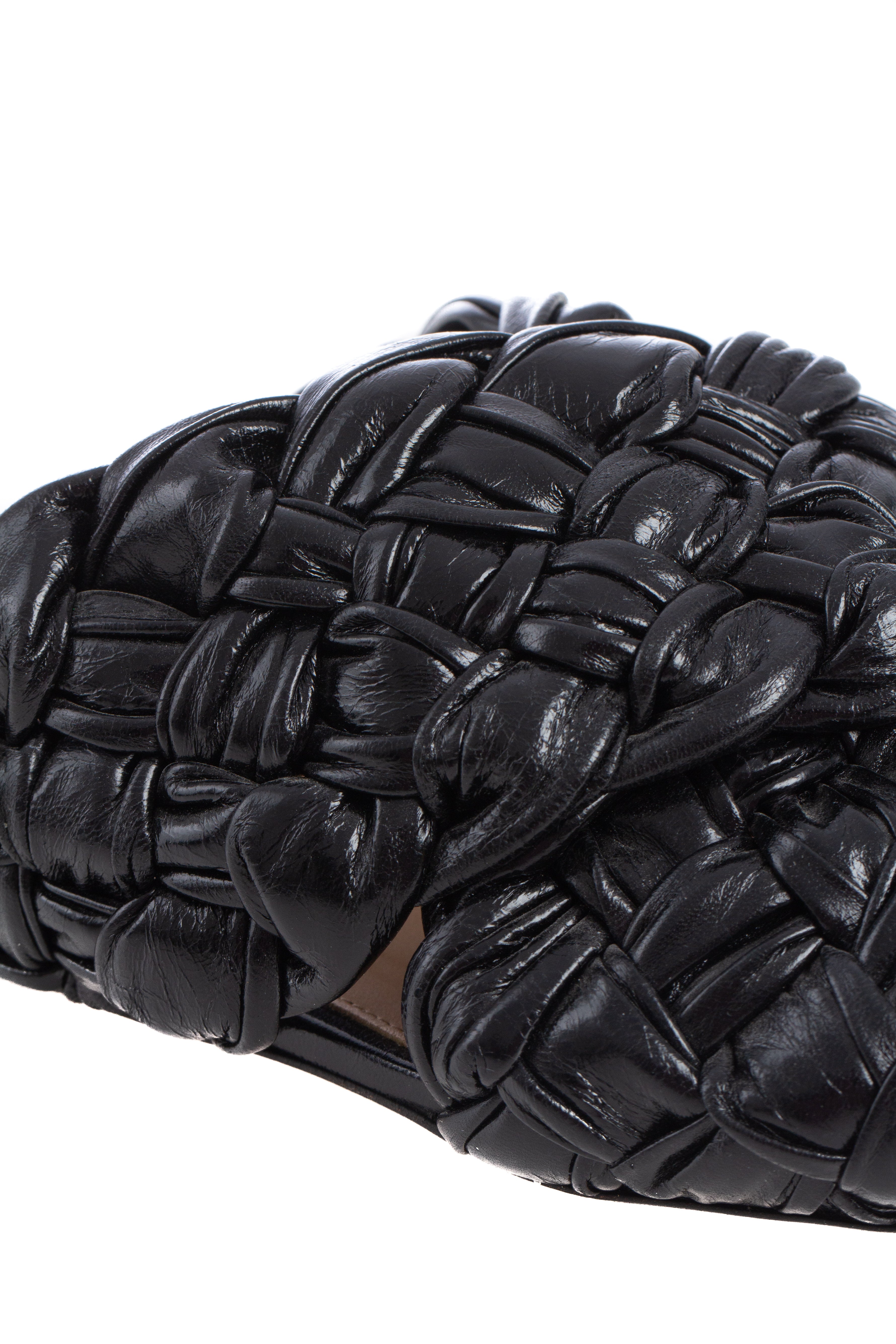 Bottega Veneta, 7 USA