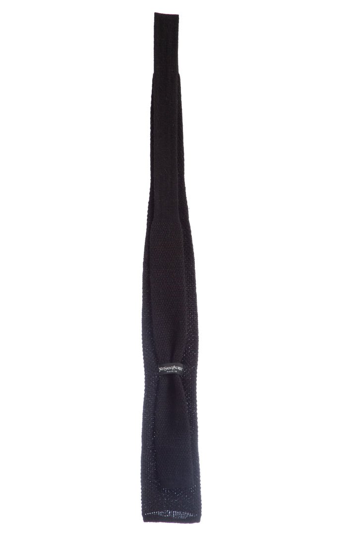 Accesorio Yves Saint Laurent negro, vista lateral – ClosetRehab