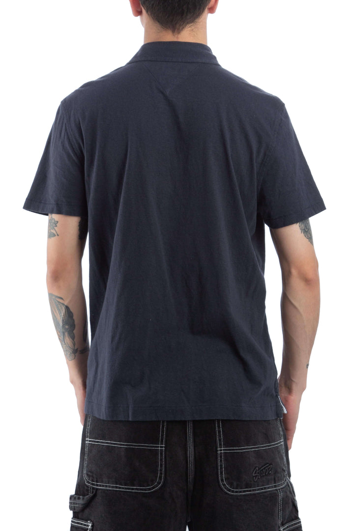 Polo Tommy Hilfiger, vista lateral – ClosetRehab