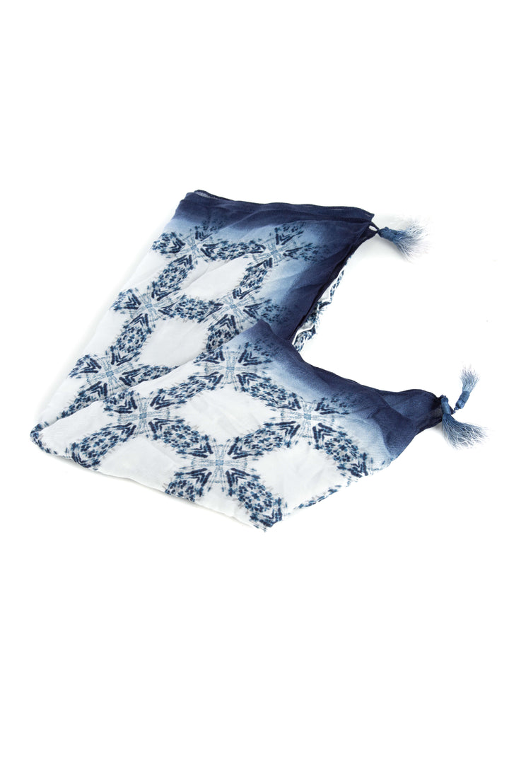 Bufanda BCBGMAXAZRIA, vista frontal – ClosetRehab