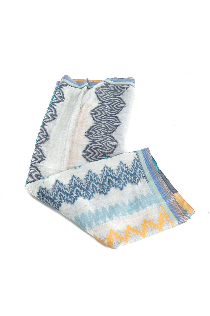 Bufanda BCBGMAXAZRIA, vista frontal – ClosetRehab