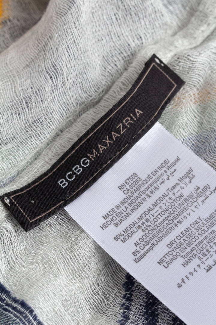 Bufanda BCBGMAXAZRIA, vista posterior – ClosetRehab