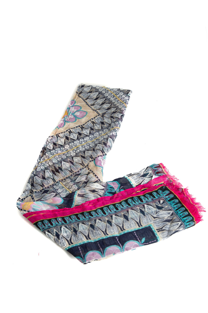 Bufanda BCBGMAXAZRIA, vista frontal – ClosetRehab