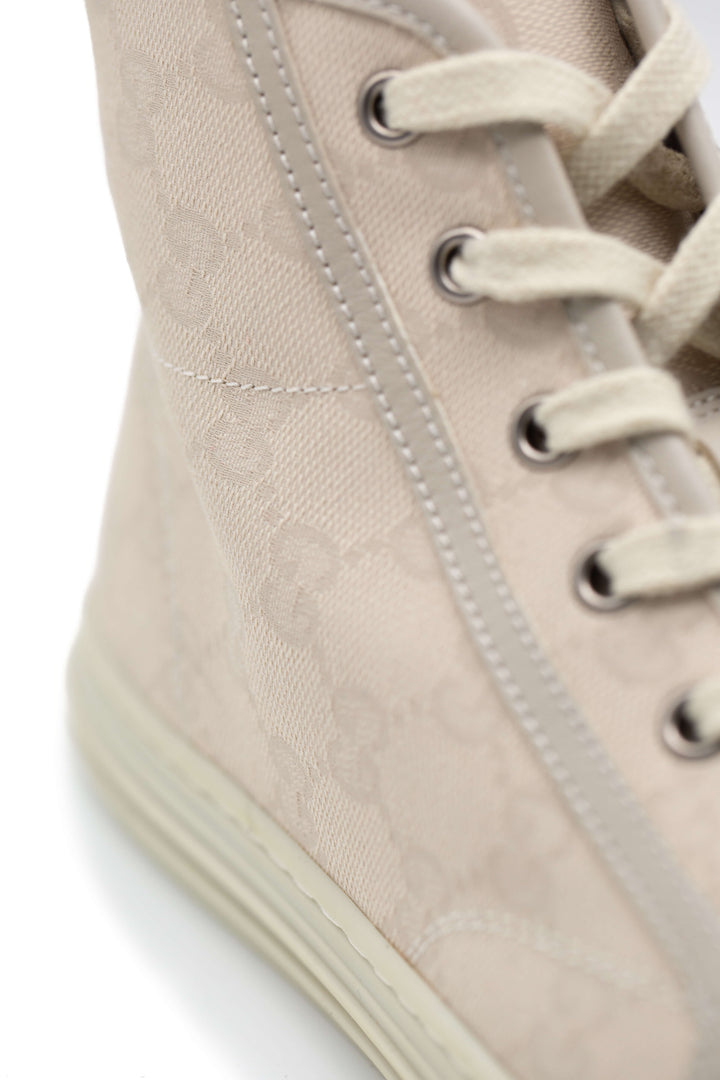 Tenis Gucci beige talla 9 USA, detalle de lengüeta preloved | ClosetRehab