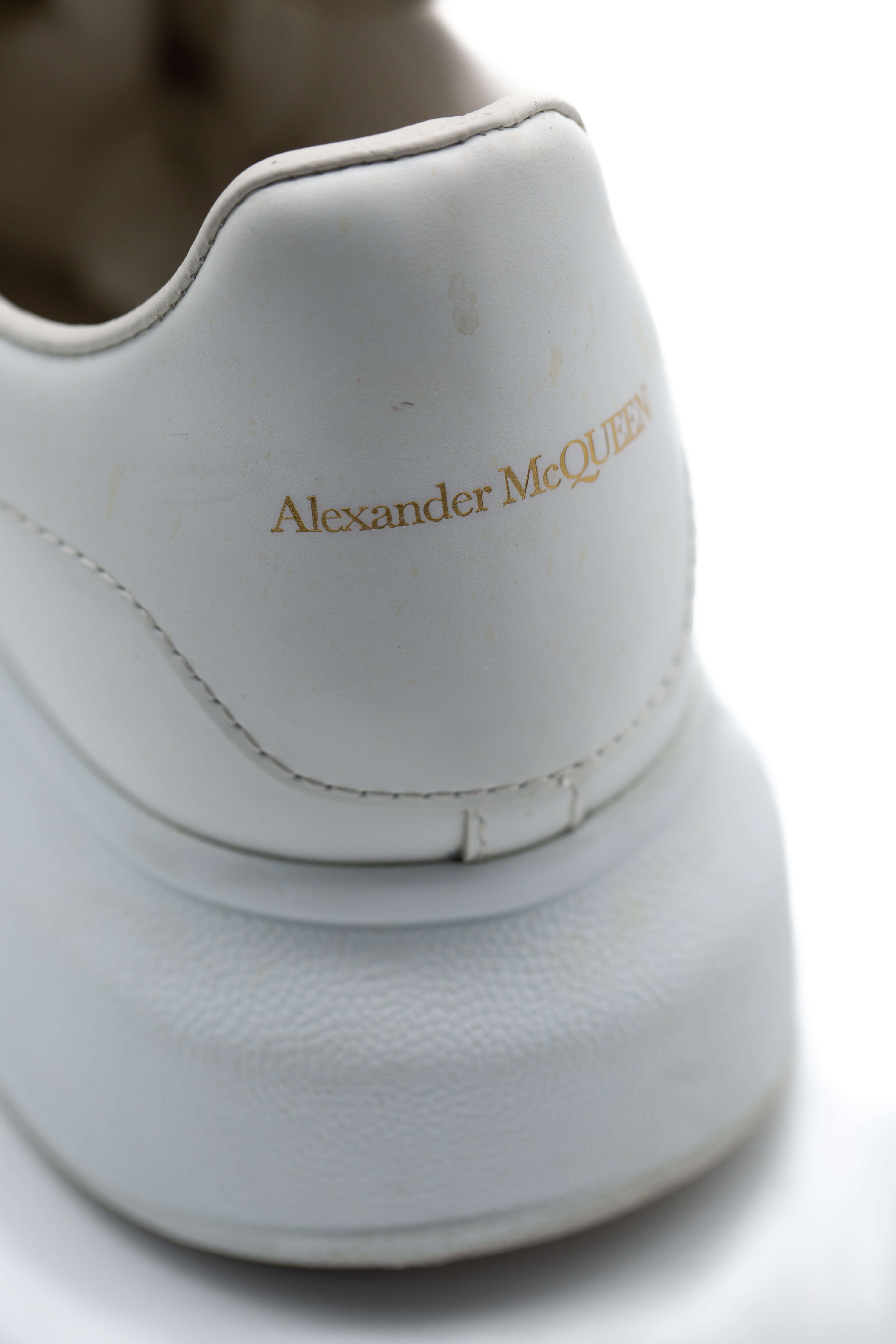 Alexander McQueen, talla 10 USA.