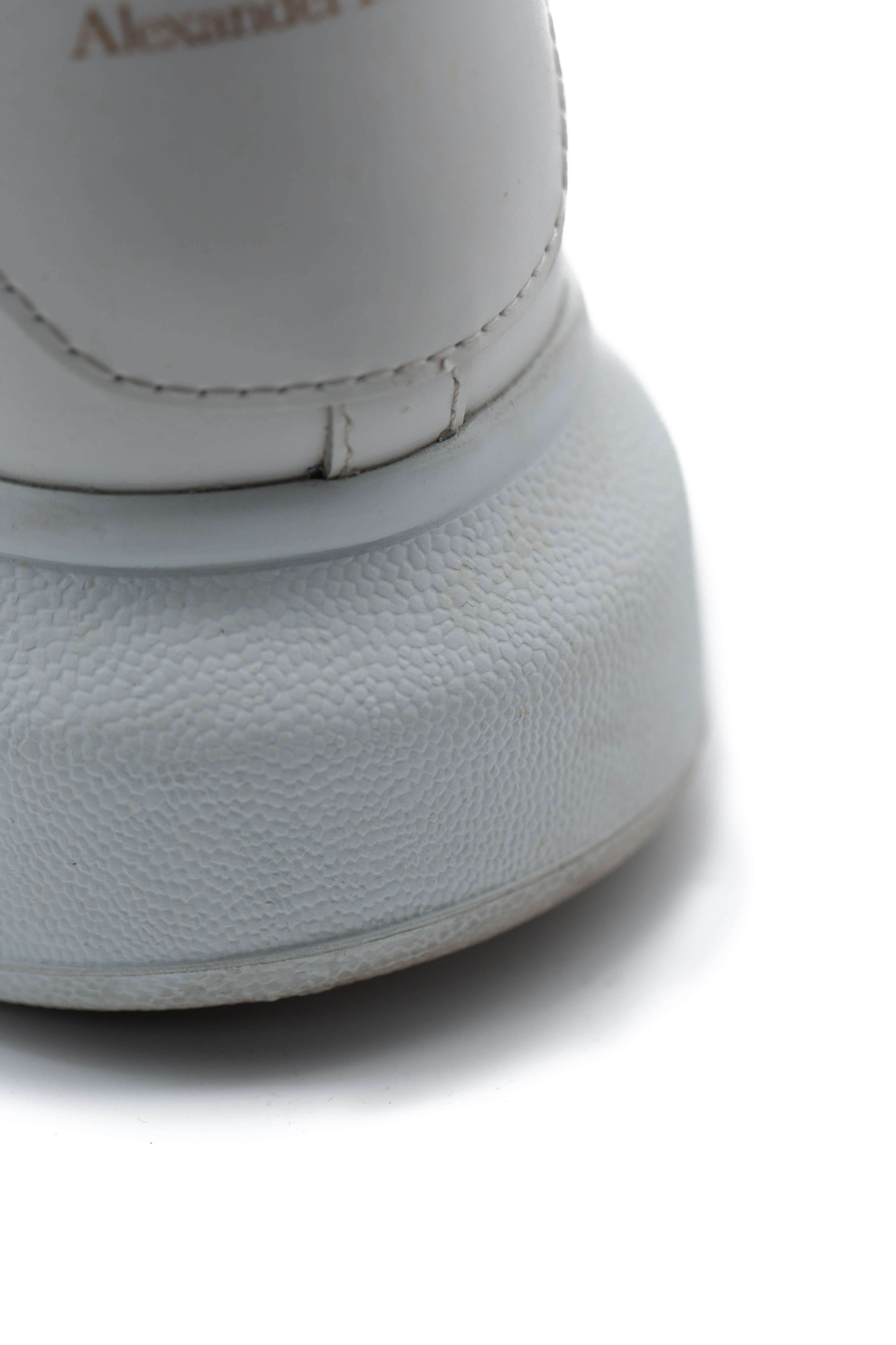 Alexander McQueen, talla 10 USA.