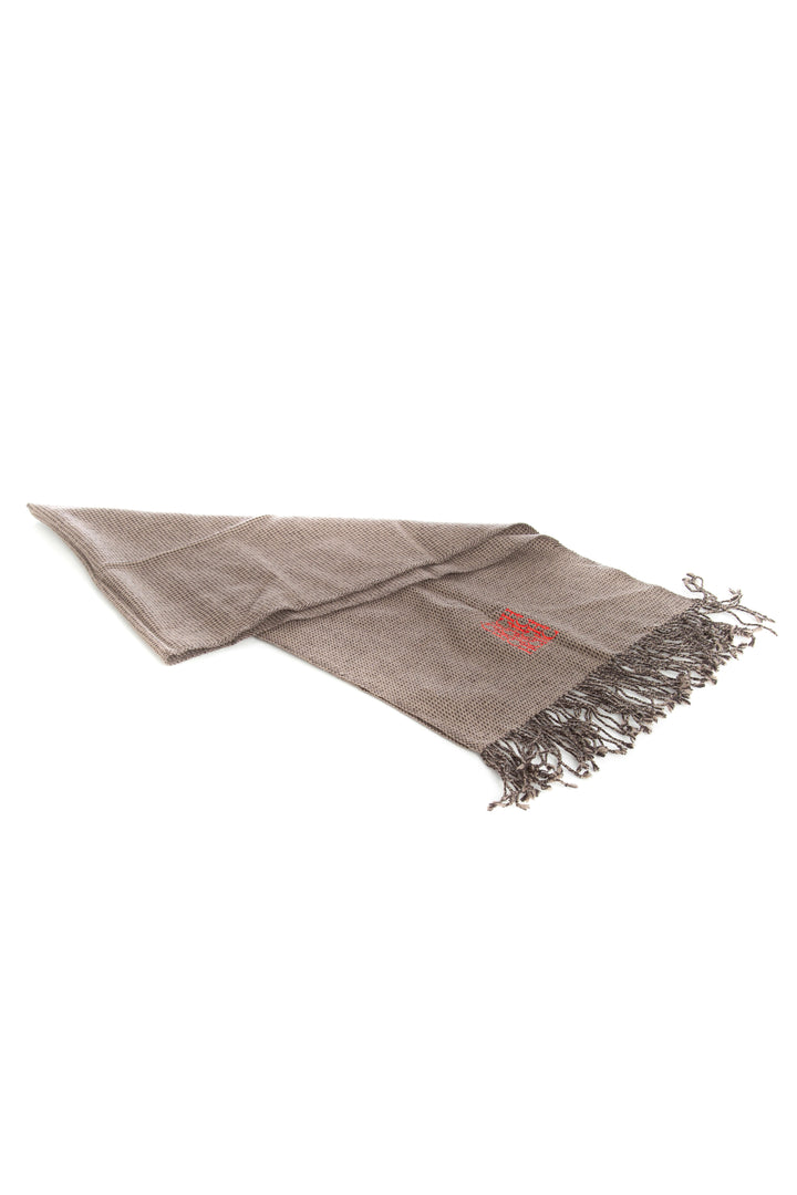 Bufanda Carolina Herrera, vista lateral – ClosetRehab