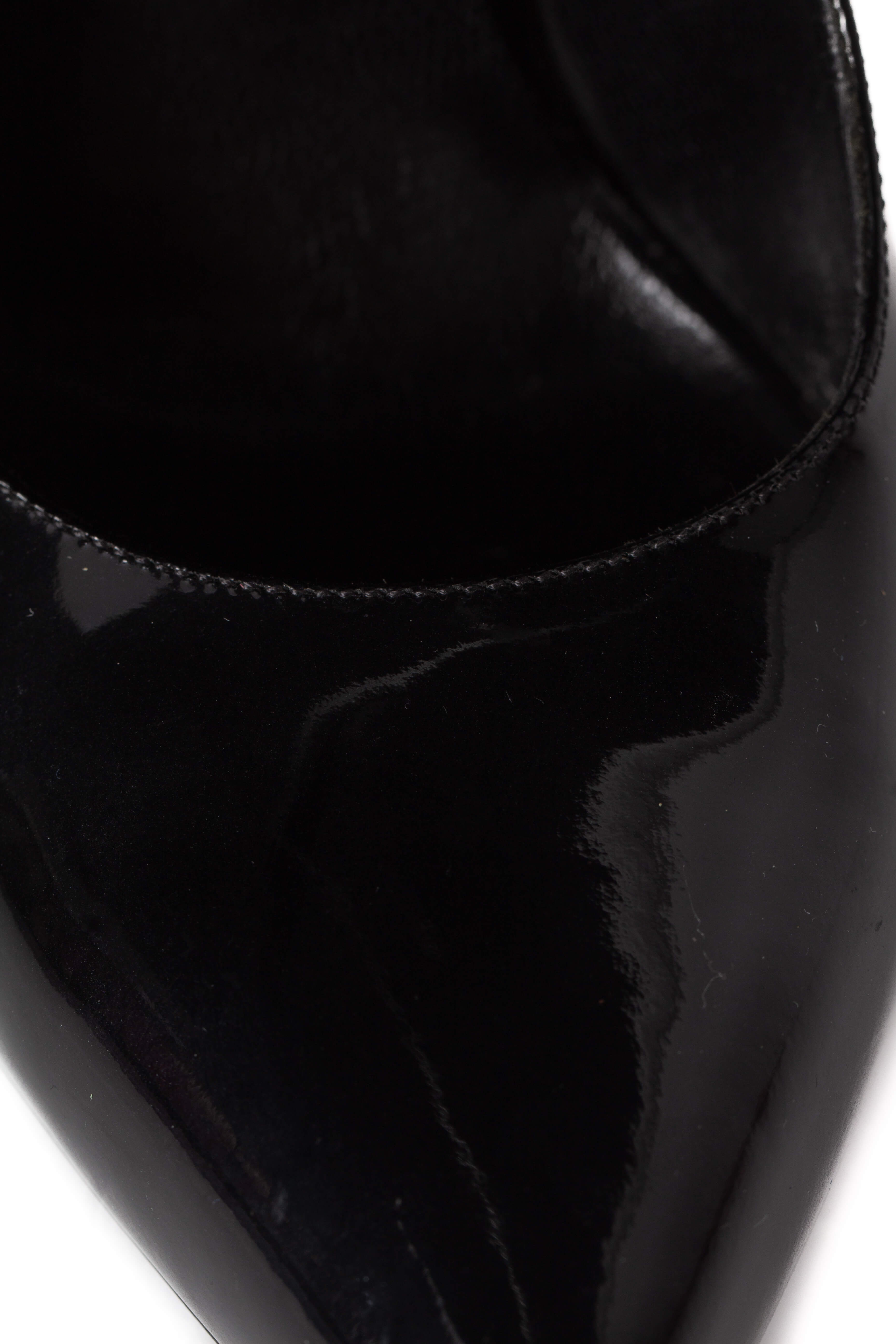 Yves Saint Laurent, talla 39