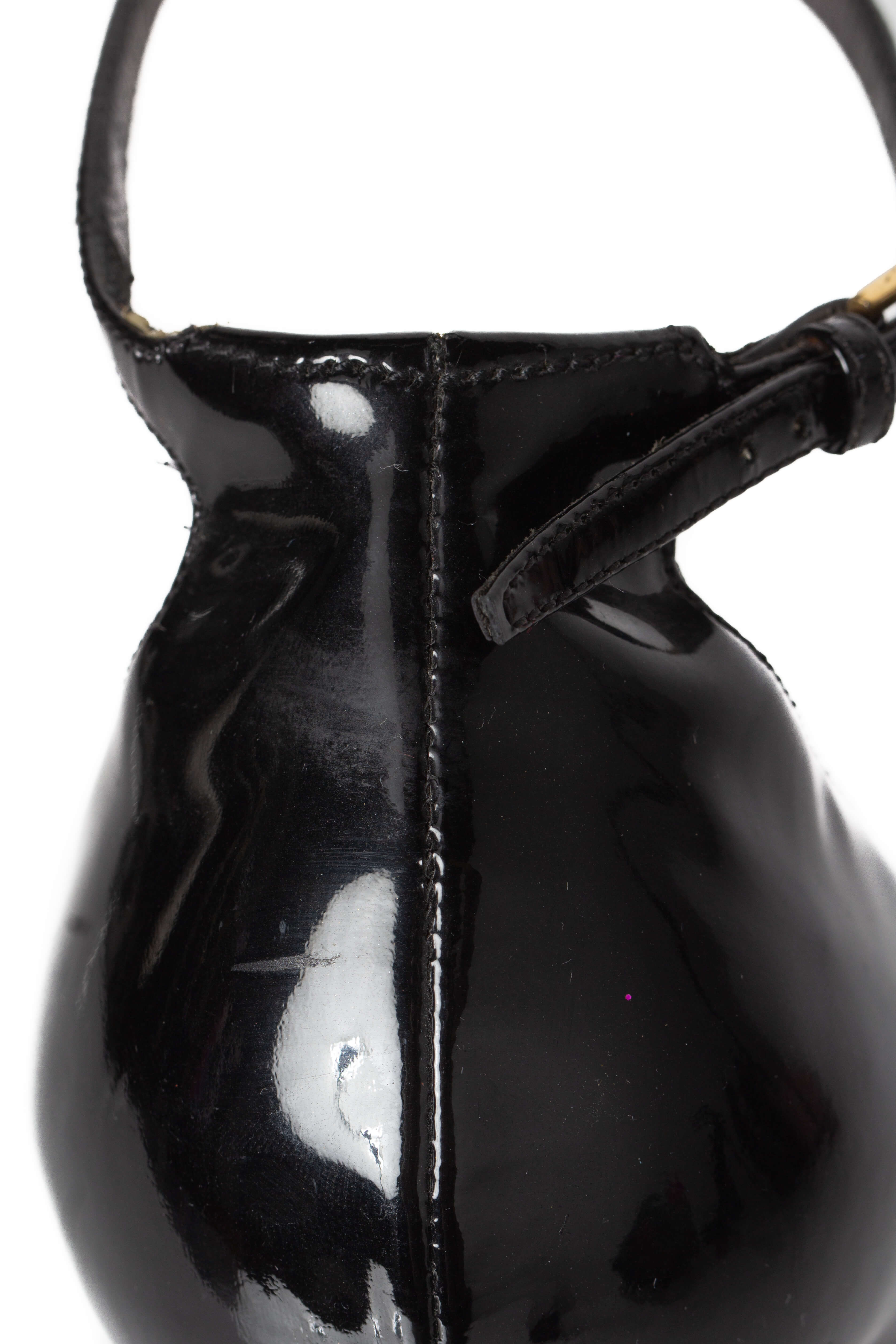 Yves Saint Laurent, talla 39